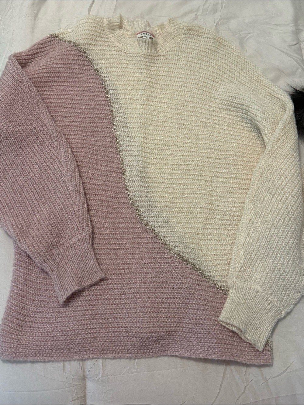 ANDREE BY UNIT Cream and Dusty Pink Curved Colorblock Crewneck Sweater